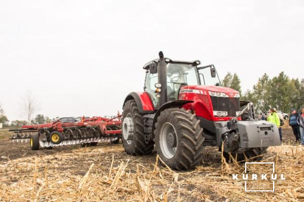 Трактор Massey Ferguson 8690 з дисковою бороною Challenger 1435-29