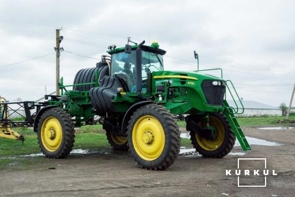 Самохідний обприскувач John Deere 4730