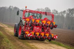 Grimme презентував понад 100 одиниць овочезбиральної техніки