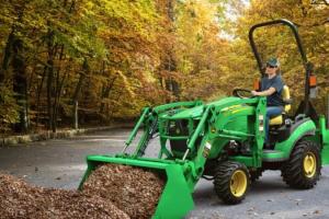 John Deere презентував навантажувач для компактних тракторів