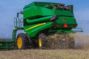 John Deere представив новий зернозбиральний комбайн S400