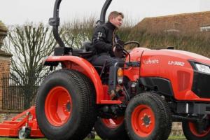 Новий компактний трактор Kubota L1-382