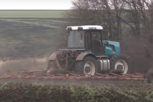 На Харківщині випробовують вдосконалену модель трактора ХТЗ Т-160