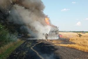 На Київщині під час збору врожаю загорівся комбайн