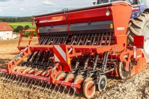 Нова сівалка Horsch Versa KR під час посіву