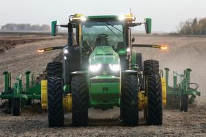 Автономний трактор від John Deere