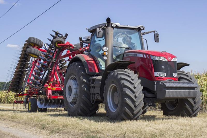 Презентація трактору Massey Ferguson 8690