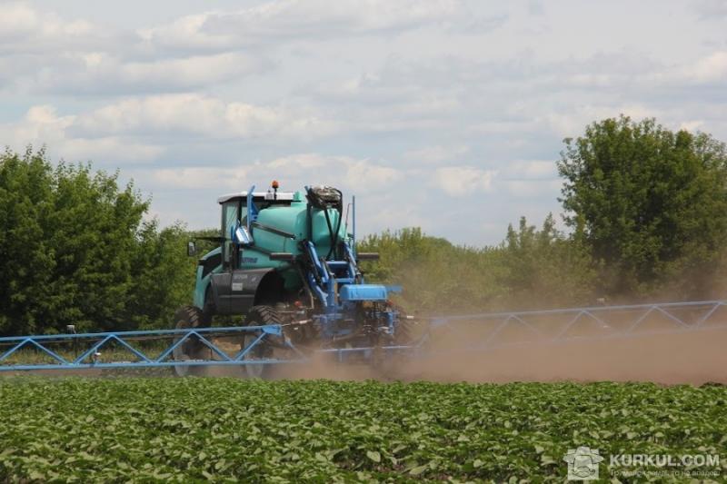 Названо переваги та недоліки найпопулярніших добрив для весняного підживлення 