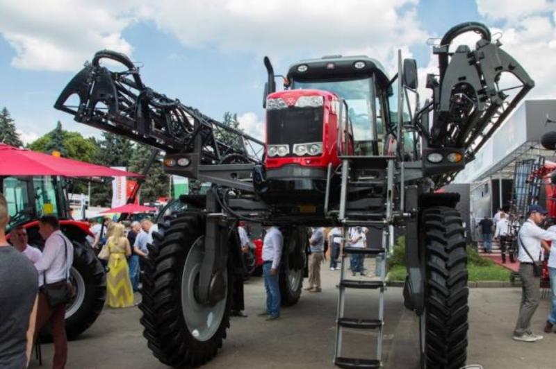 Обприскувач Massey Ferguson 9300