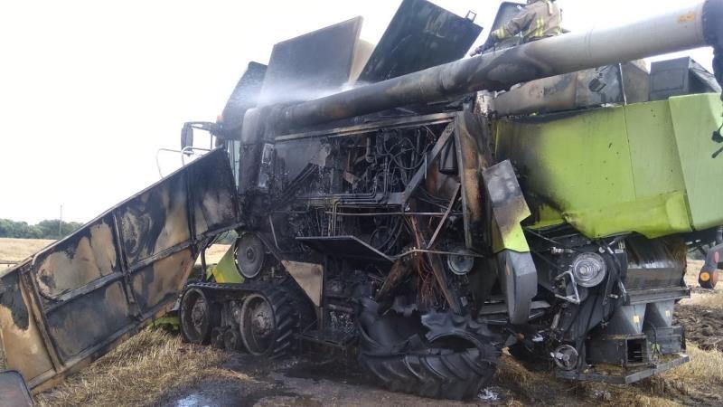 Наслідки загорання зернозбирального комбайну на Львівщині