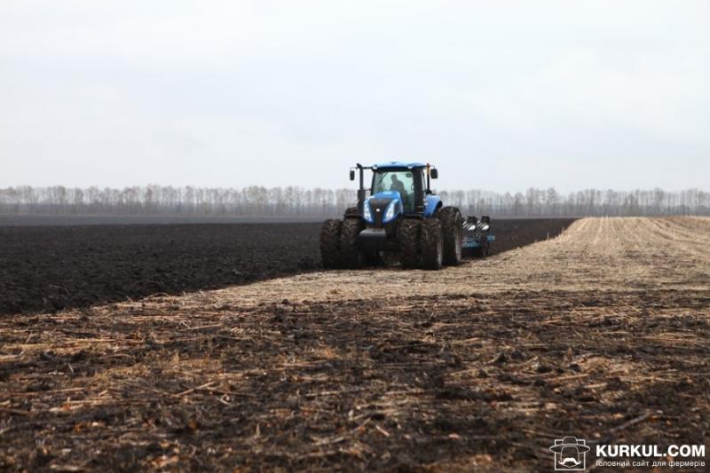 На Львівщині сільський голова за підробленими документами виділив дружині 1,5 га землі

