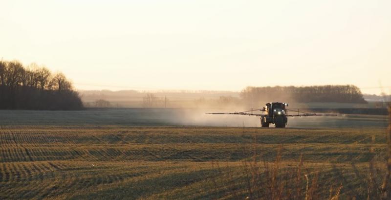 В Україні запровадили електронну реєстрацію агрохімії