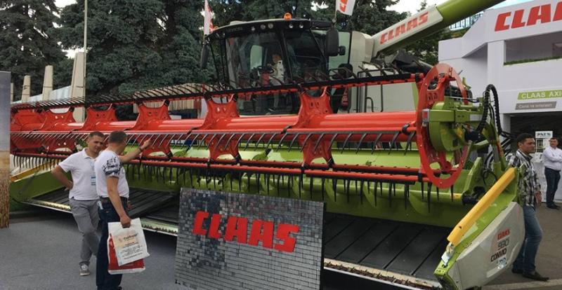 У Києві представили комбайн Claas Lexion 8700 в максимальній комплектації