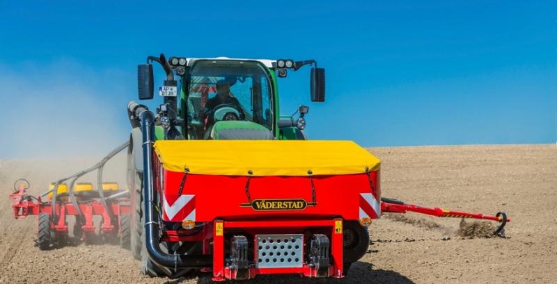 Аплікатор Väderstad FH 2200 здійснює рівномірний розподіл добрив та насіння при високій робочій швидкості