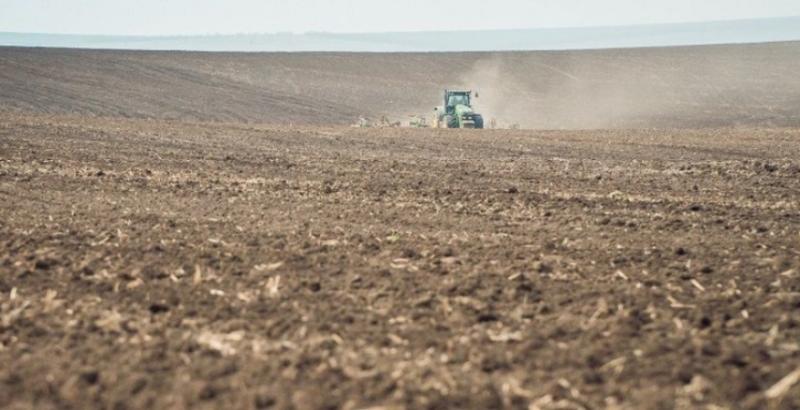 Запаси продуктивної вологи орного шару ґрунту незадовільні для сівби озимих — Укргідрометцентр