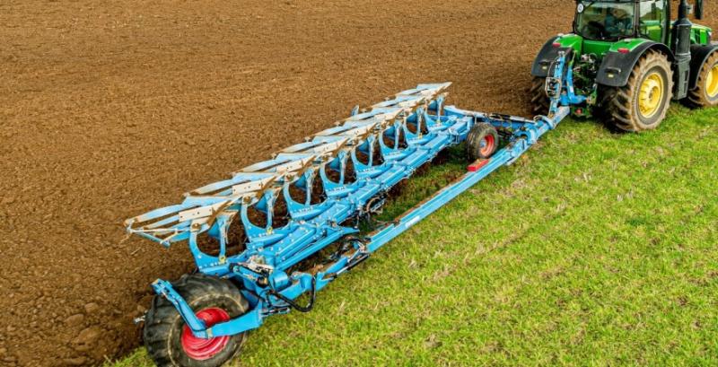 Напівнавісний плуг Diamant 18 від Lemken